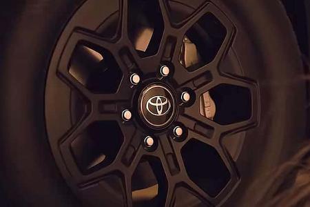 Toyota HiLux Teaser