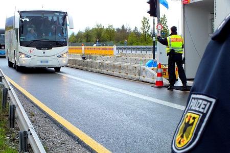 Die Bundespolizei hat bei Grenzkontrollen eine gesuchte Diebin festgenommen.