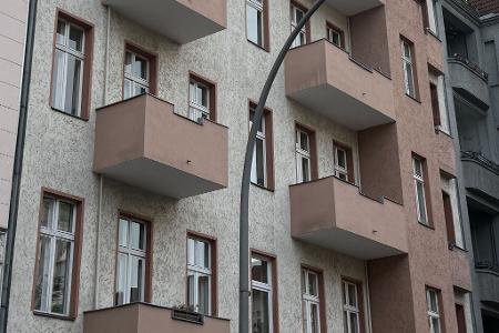 Durchsuchungen gab es nach Angaben der Staatsanwaltschaft an drei Anschriften. 