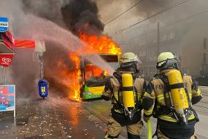 Feuerwehr leitet Riegelstellung ein,  Foto: Feuerwehr Essen