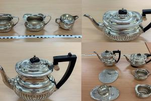 Foto: Polizei Münster. Das Bild zeigt die mutmaßlich entwendeten Gegenstände. Veröffentlichung mit dieser Pressemitteilung honorarfrei.