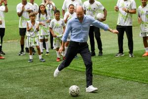Prinz William erzielt im legendären Maracana-Stadion ein Tor