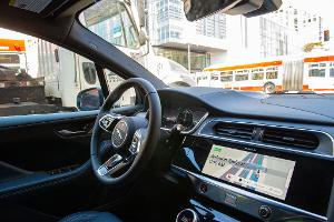 Waymo-Robotaxis machen mehr als 250.000 Fahrten mit Passagieren pro Woche. (Archivbild)