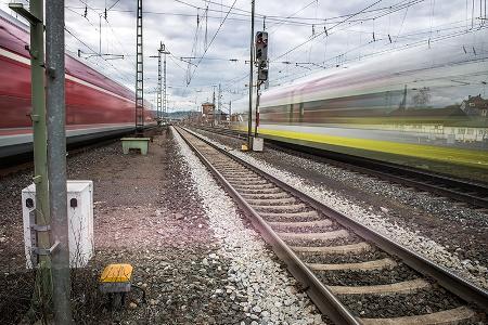 Bundespolizei warnt vor unbefugtem Überschreiten der Gleise - Hier droht Lebensgefahr