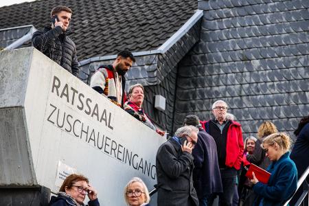 Mehrere Bürgerinnen und Bürger verfolgten die Vereidigung 