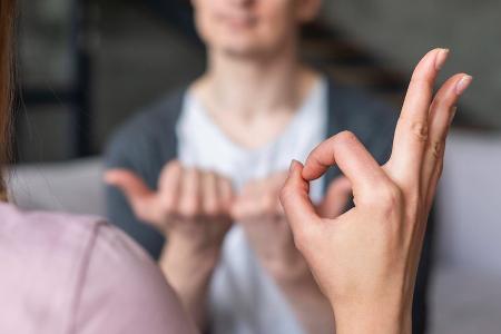 Tipps zur Kommunikation mit gehörlosen Menschen