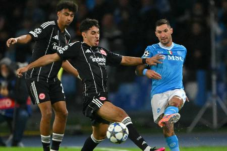 Ohne eigene Fans: Frankfurt erkämpft Punkt in Neapel