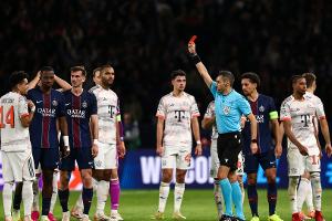 Díaz trifft doppelt und fliegt: Zehn Bayern schlagen PSG