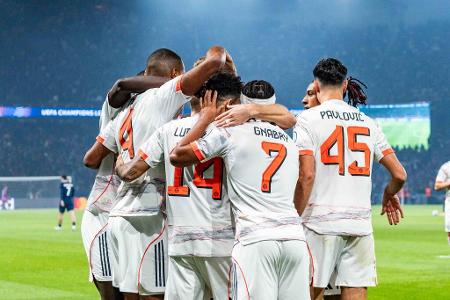 PSG vs. FC Bayern: Noten und Einzelkritik - In einer denkwürdigen Partie fährt der FC Bayern einen prestigeträchtigen Champions-League-Erfolg bei Paris Saint-Germain ein. Nach einer dominanten Anfangsphase der Münchner stellte eine Rote Karte die Partie komplett auf den Kopf, mit großem Kampf bringt die Kompany-Elf letztlich eine 2:1-Führung ins Ziel. Alle Bayern-Stars in der Einzelkritik: