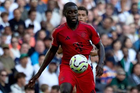 Dayot Upamecano - Note: 1,0 - Verteidigte enorm mutig und attackierte die Gegenspieler phasenweise schon weit vor dem eigenen Tor. War mit seinem Ballgewinn gegen Dembélé der Ausgangspunkt für die frühe Führung. Räumte im Defensivdrittel ebenfalls alles ab, was ihm in den Weg kam. Von seinen früheren Wacklern in großen Spielen war nichts zu sehen. Eine Monster-Leistung!