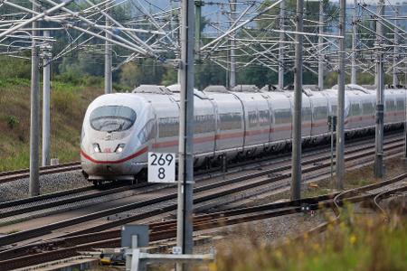 Züge zwischen europäischen Metropolen sollen künftig deutlich schneller fahren können. (Archivbild)