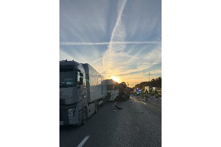 Das beigefügte Bildmaterial ist unter Nennung der Bildquelle Feuerwehr Hannover zur Veröffentlichung im Zusammenhang mit dieser Pressemitteilung freigegeben.