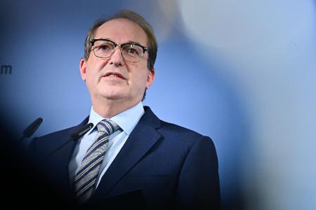 Dobrindt will Islamisten mit aller Härte des Rechtsstaats begegnen. 