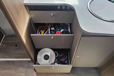 Wohnmobil, Carado T447, Schublade, Stauraum, Küche