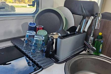Wohnmobil, Carado T447, Abtropf-Set, Geschirr