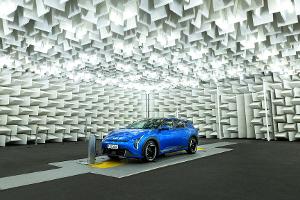 Die neue Semi-Absorber-Kammer ermöglicht Hyundai umfangreiche Autotests in einer technisch definierten Umgebung. 