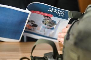 Der Mietenreport des Mieterbunds weist auf eine zunehmende Überbelastung durch Wohnkosten auch des Mittelstands hin.