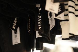 Frankreich hat am Pariser Flughafen eine Großkontrolle von Shein-Lieferungen gestartet (Archivbild).