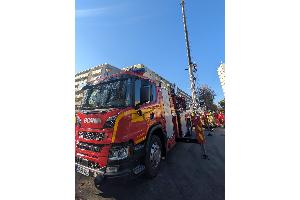 © Feuerwehr Dresden
Eine Drehleiter wird in Stellung gebracht.