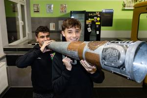 Im kleinen Saarhölzbach wird im großen Stil gekuppelt.