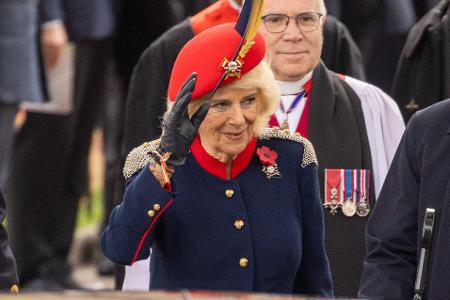 Königin Camilla besucht Zeremonie zu Ehren gefallener Soldaten in Westminster Abbey.