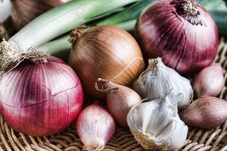 Nichts für feine Nasen: Zwiebel und Knoblauch