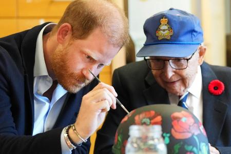 Veteranen erzählen Prinz Harry Geschichten aus dem Krieg