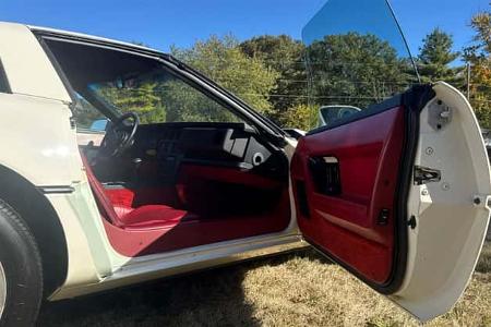 Corvette C4 VIN 0001 (1984)