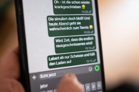 Im Netz und im realen Leben - oft am Arbeitsplatz - wird laut Studie zunehmend schikaniert, diffamiert, beleidigt. (Symbolbild)