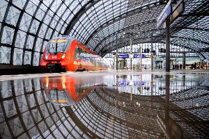 Der Bundestag hat weitere Zuschüsse zum Deutschlandticket bis 2030 beschlossen. (Archivbild) 