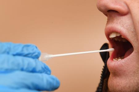 Ein Betrugsversuch mit einem Vaterschaftstest war Thema einer Gerichtsverhandlung am Amtsgericht Dillingen. (Symbolbild)