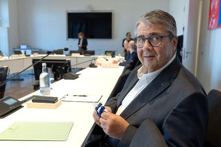 Auch Ex-Wirtschaftsminister Sigmar Gabriel sagte vor dem Untersuchungsausschuss zur Stiftung Klima- und Umweltschutz MV in Schwerin aus.