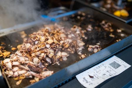 Den Fisch wird aus Mauretanien, Marokko und dem Senegal importiert. 