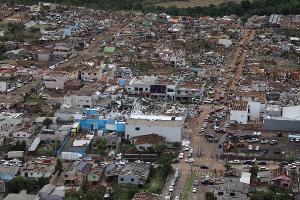 Drohnenaufnahmen zeigten ganze Stadtteile in Trümmern. (Handout)