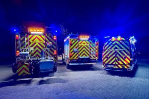 Feuerwehrfahrzeuge erhalten neue Heckwarnbeklebung zur Erhöhung der Sicherheit