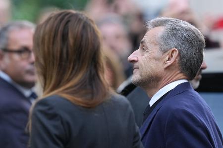 Hinter Gittern erhielt Sarkozy regelmäßig Besuch von seiner Frau Carla Bruni (Archivbild).