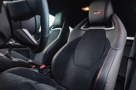 Toyota GR Yaris, Sitze