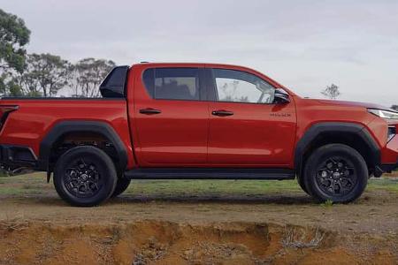 11/2025 Toyota Hilux Premiere