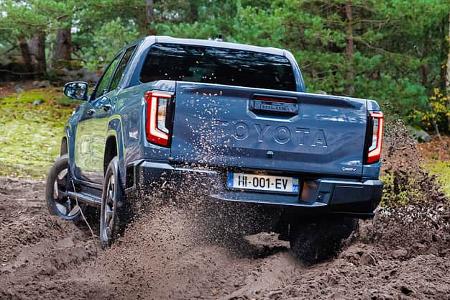 11/2025 Toyota Hilux Premiere