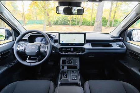 11/2025 Toyota Hilux Premiere