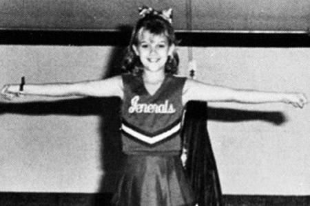 Fröhliche Cheerleaderin