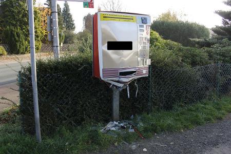 Mutmaßlich aufgesprengter Zigarettenautomat
Foto: Polizei Minden-Lübbecke