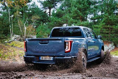 11/2025 Toyota Hilux BEV Elektroantrieb Premiere