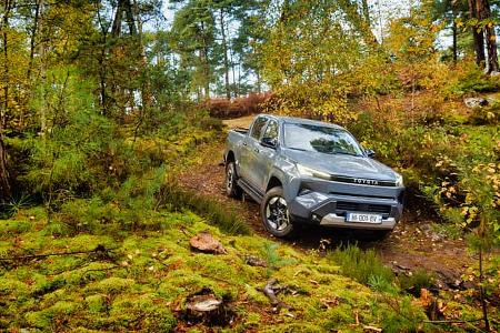 11/2025 Toyota Hilux BEV Elektroantrieb Premiere