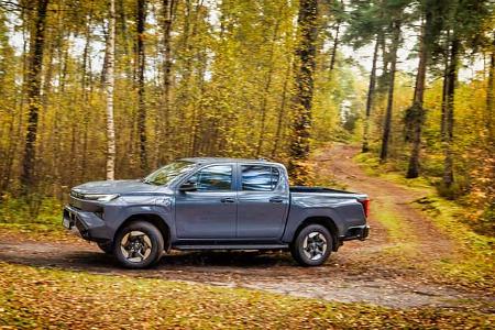 11/2025 Toyota Hilux BEV Elektroantrieb Premiere