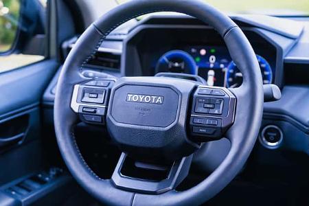 11/2025 Toyota Hilux BEV Elektroantrieb Premiere