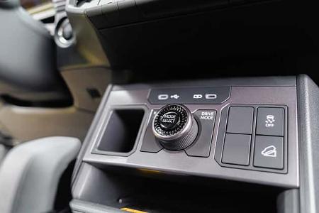 11/2025 Toyota Hilux BEV Elektroantrieb Premiere