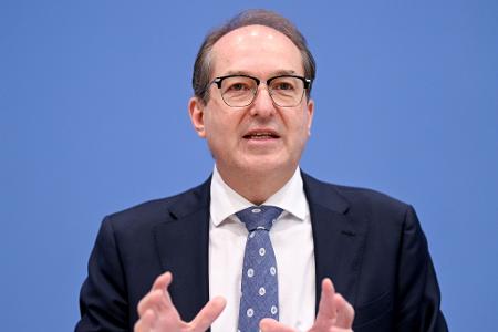 Zu der Entsendung der Bundespolizisten hat sich Bundesinnenminister Alexander Dobrindt (CSU) mit Außenminister Johann Wadephul (CDU) abgestimmt. 