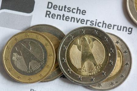 Mit der geplanten Aktivrente sollen Rentner und Rentnerinnen bis zu 2.000 Euro steuerfrei hinzuverdienen können (Archivbild)