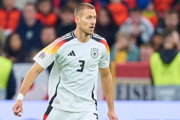 Waldemar Anton (BVB) - Anton darf sich wegen des möglichen Ausfalls von Schlotterbeck berechtigte Hoffnungen auf einen Startelfplatz machen. Beim BVB geht der 29-Jährige als Abwehrchef voran. In dieser Saison konnte er sogar schon mit zwei Toren glänzen.